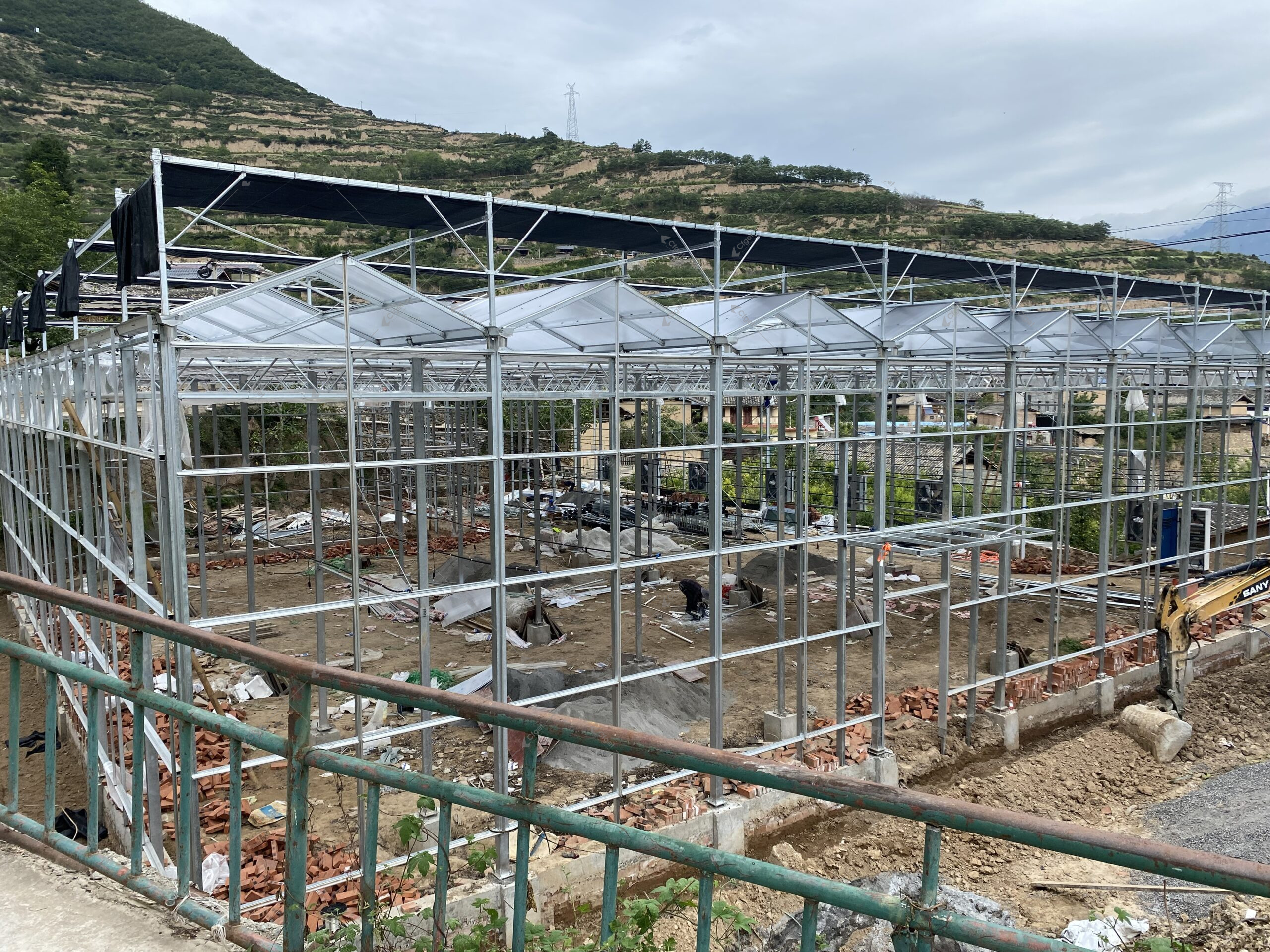 Structure and site details can change polycarbonate greenhouse cost factors more than the basic greenhouse size alone. commercial greenhouse project cost planning image for polycarbonate greenhouse cost factors detail